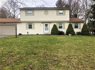 16 Pebble Hill Rd, Fairport, NY 14450