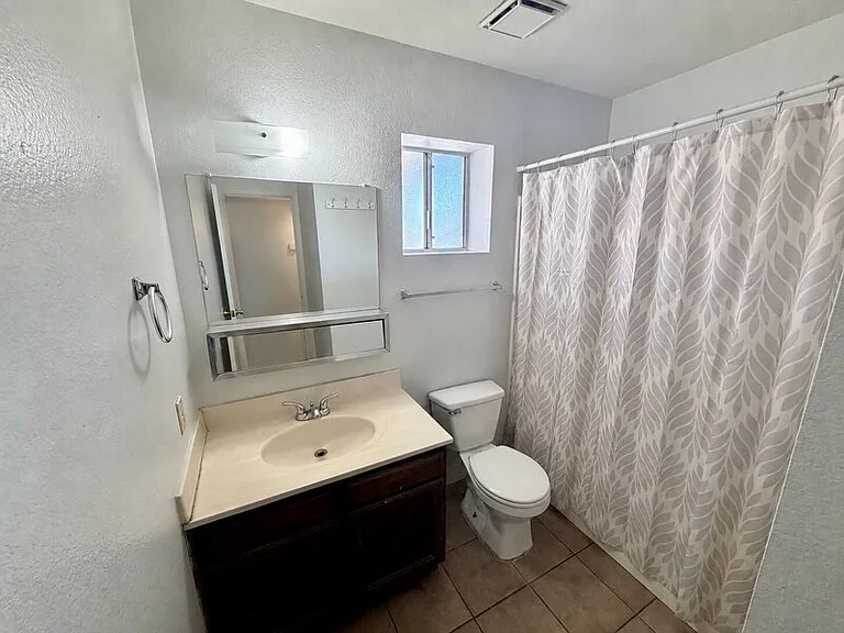 846 N Revere #202 — Photo 16