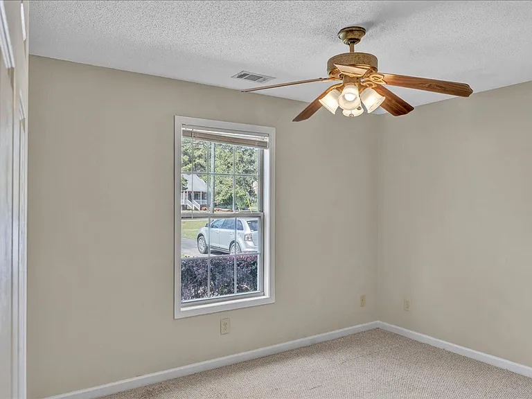 331 Amanda Dr — Photo 10