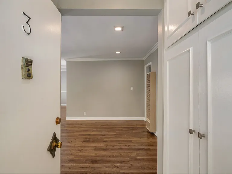 1322 S Ogden Dr #8 — Photo 2