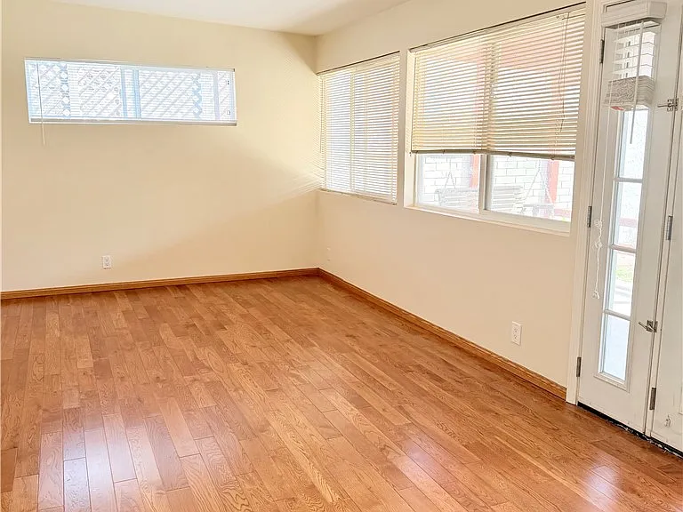 828 N Pass Ave — Photo 28