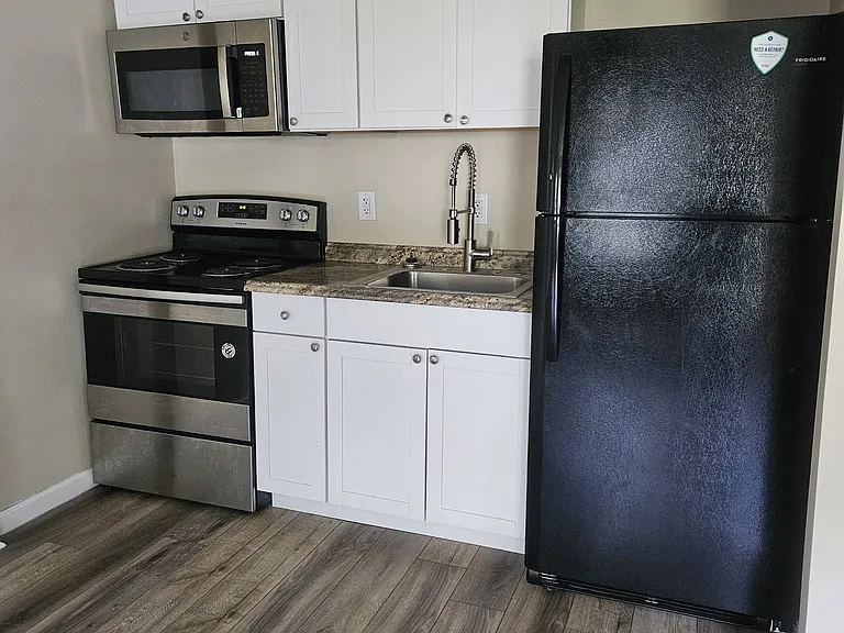 1804 Larkin St — Photo 7