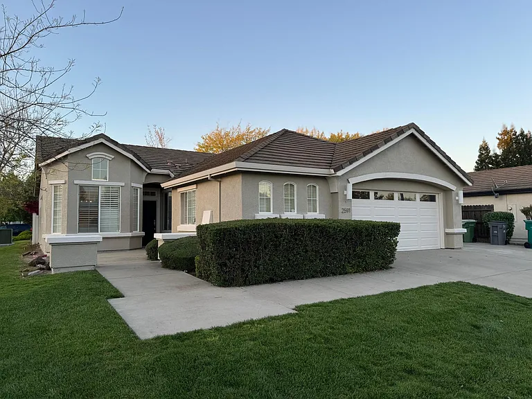 2591 Frontier Ln — Photo 2
