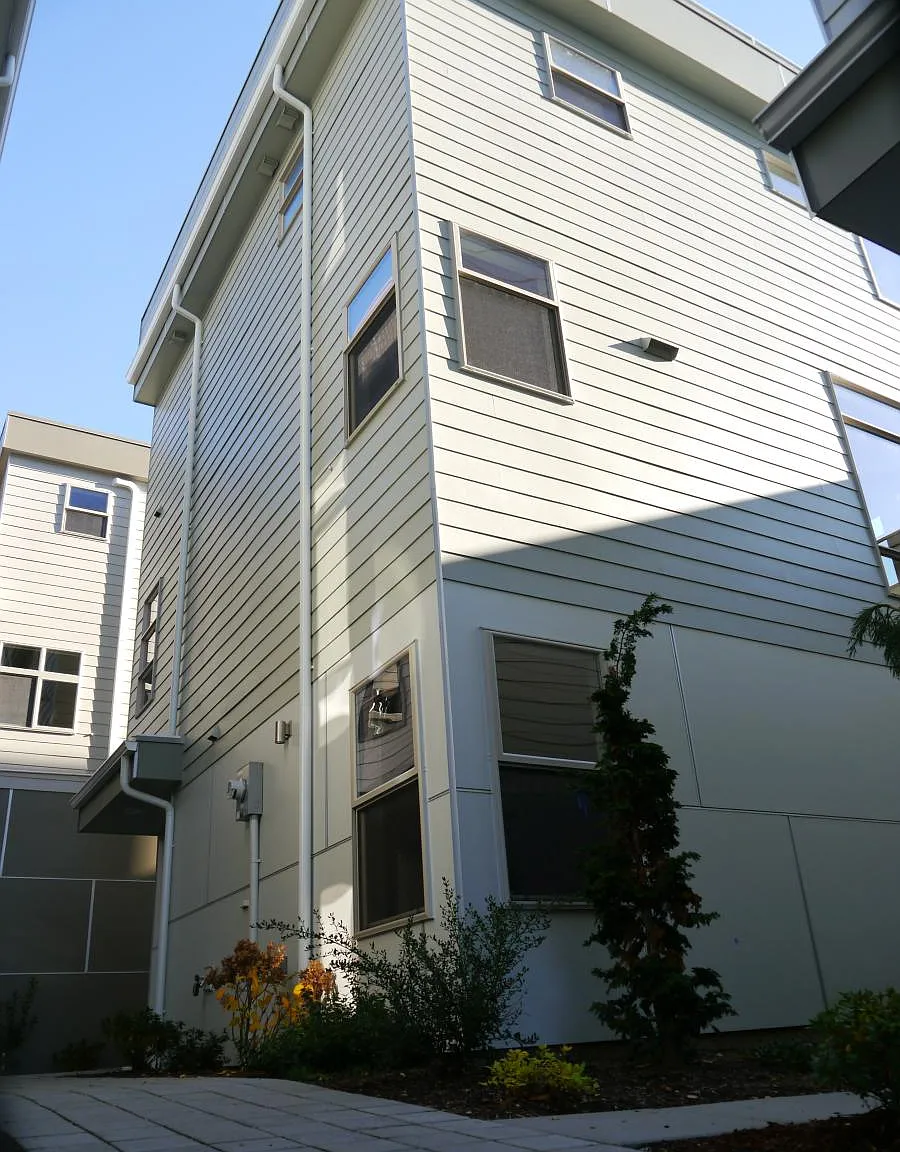 3 bed, 2.5 bath, 1752 sqft, $3,900 — Photo 1