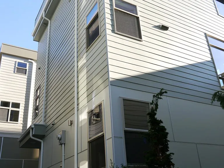 8297 5th Ave NE — Photo 1