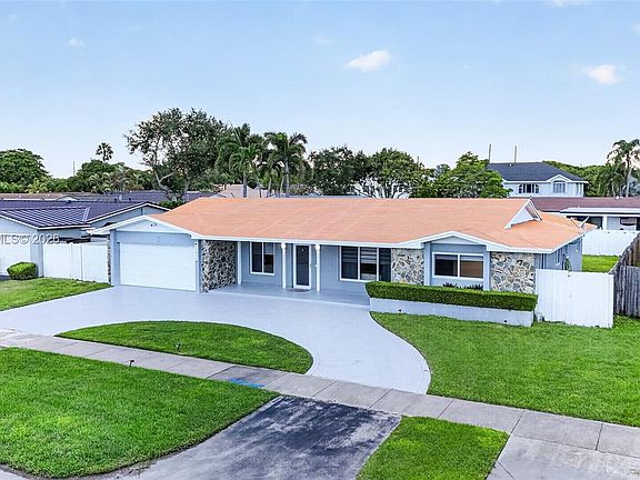 3rd image of 19850 SW 83rd Ave