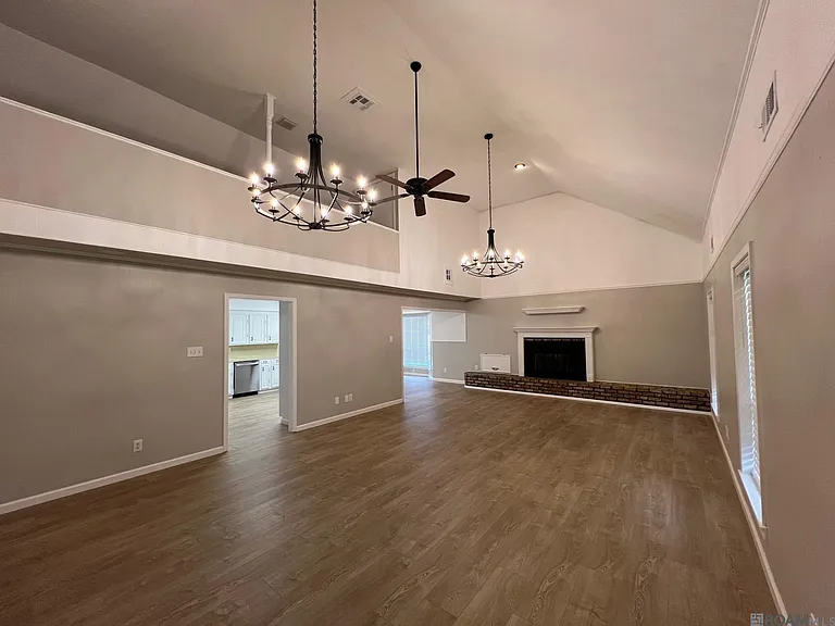 9240 Lockhart Rd — Photo 2