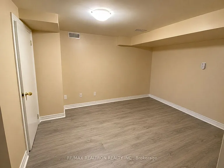 260 Axminster Dr #BASEMENT — Photo 4