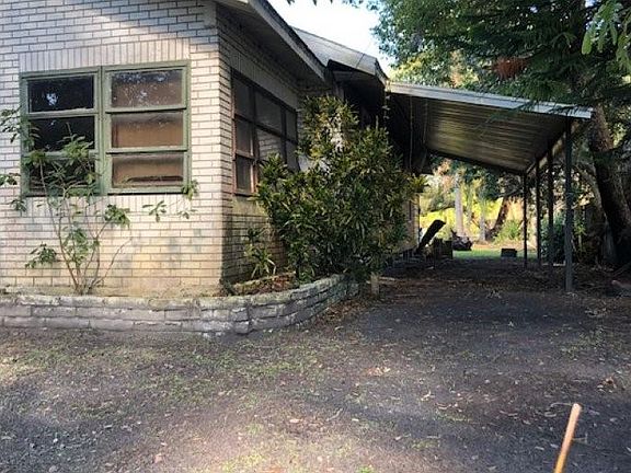 5th image of 2619 W Henry Ave