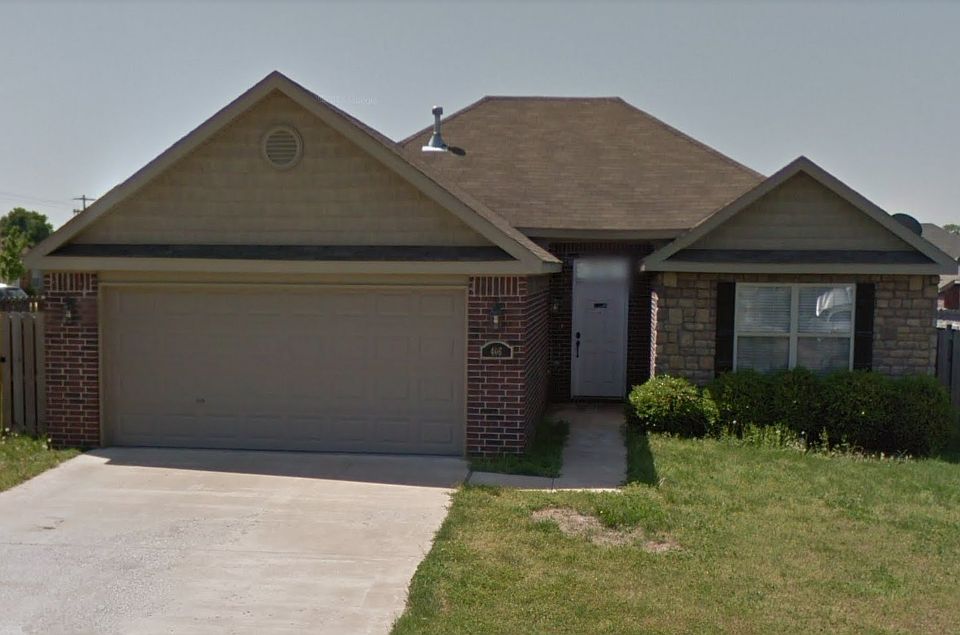 1st image of 406 E Southpointe Ave