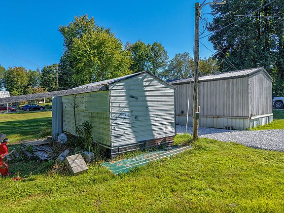 5th image of 275 Ridgeway Dr