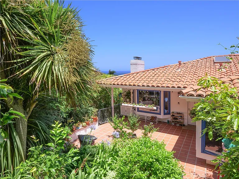 345 Palos Verdes Dr W — Photo 9