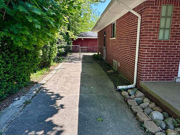5th image of 21746 Wellington Ave