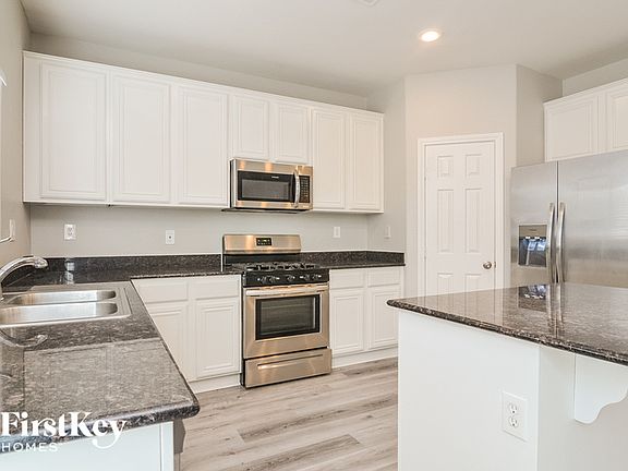 5th image of 11843 Galvani St