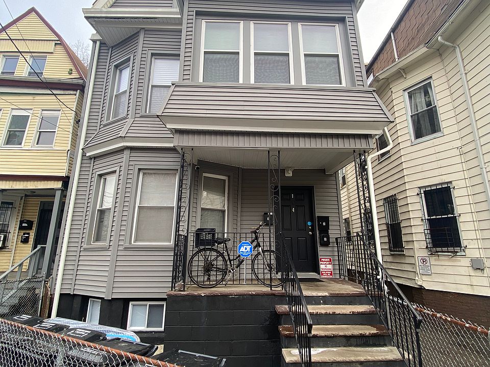 1st image of 194 Seymour Ave Floor 3