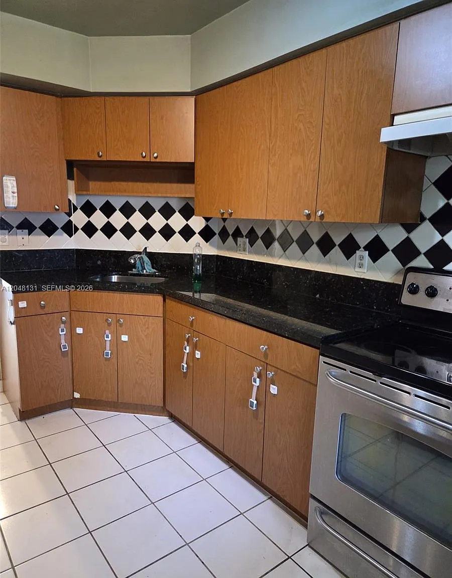 Briarwood Club Condo 4 — Photo 2