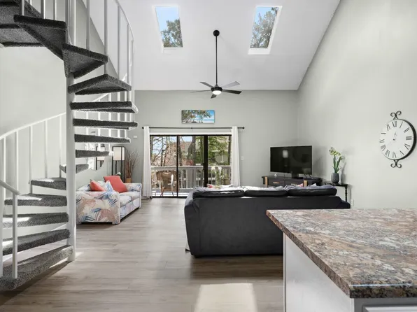 1890 E Auburn Ln, Myrtle Beach, SC