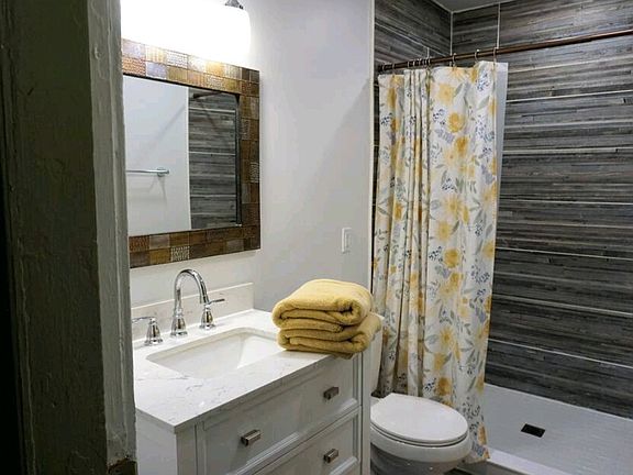 4th image of 914 Wilson Ave #912