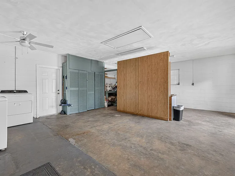 677 Selkirk Dr — Photo 28