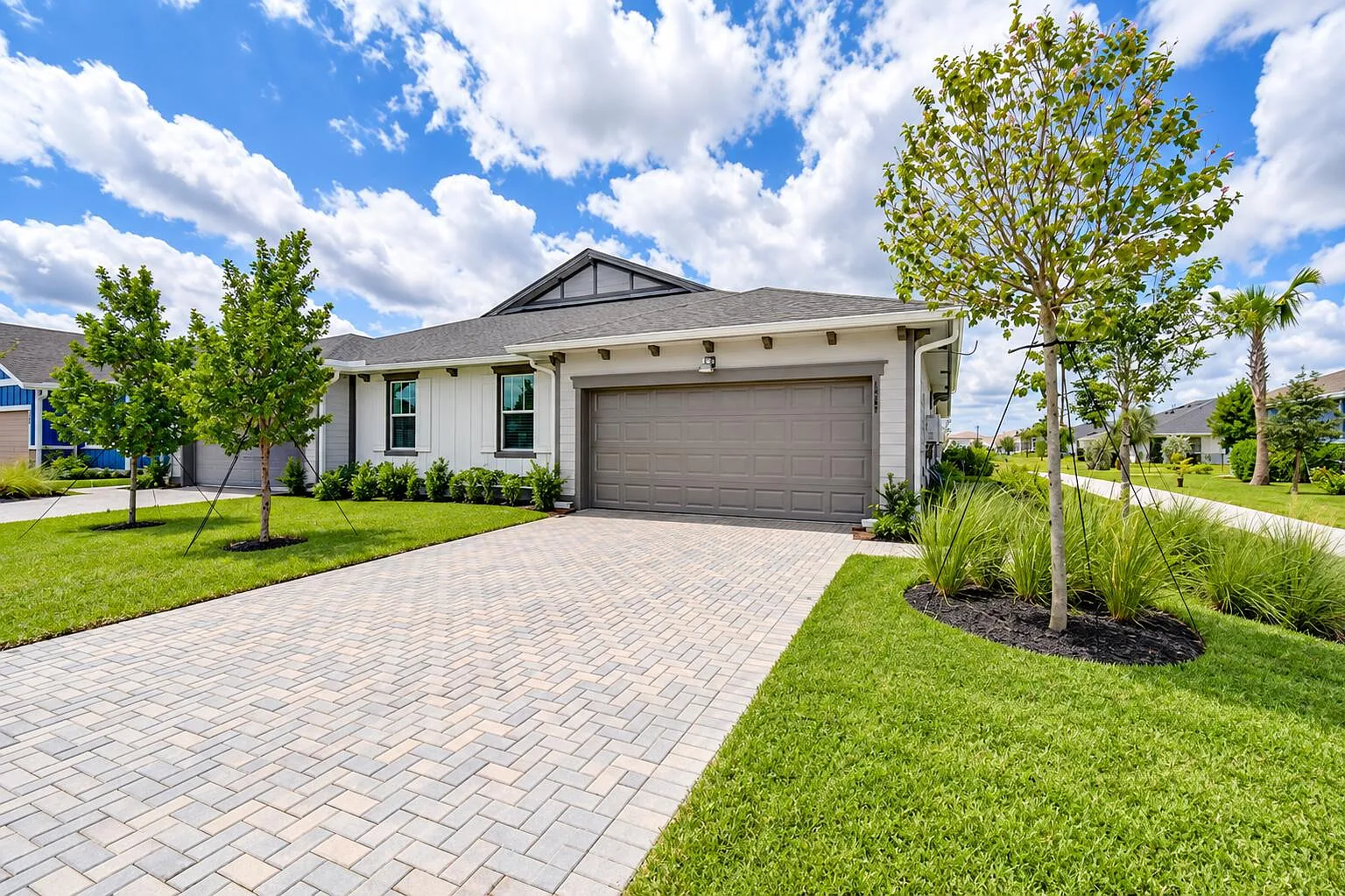 3 bed, 2.0 bath, 1952 sqft, $3,200 — Photo 1