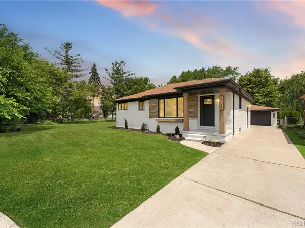 26318 San Rosa St, Saint Clair Shores, MI 48081