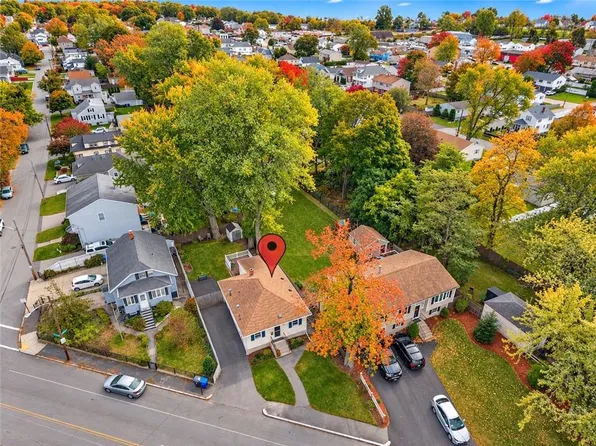 353 Massasoit Ave, East Providence, RI 02914