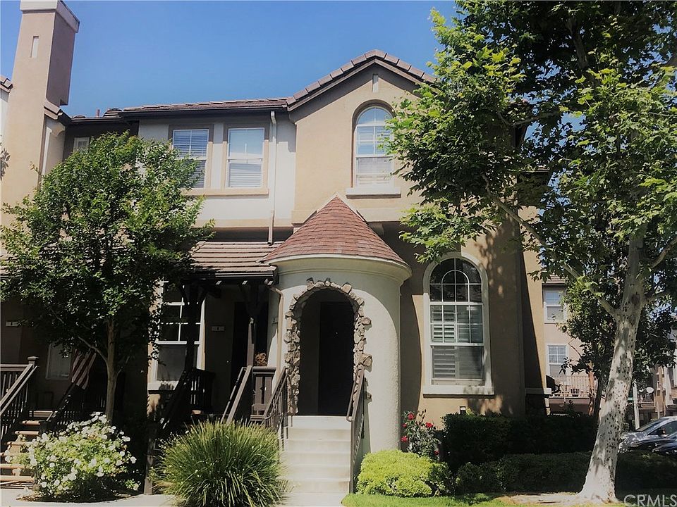 1st image of 2 Burlingame Ln