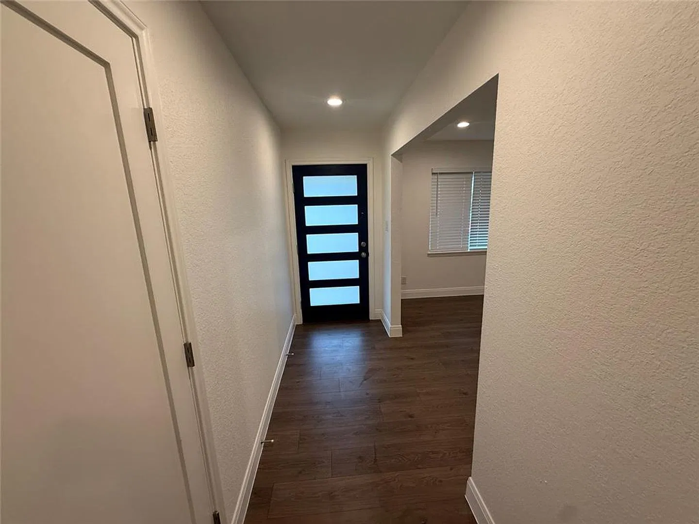 Incredible 3 bed 2 bath home with covered patio — Photo 3