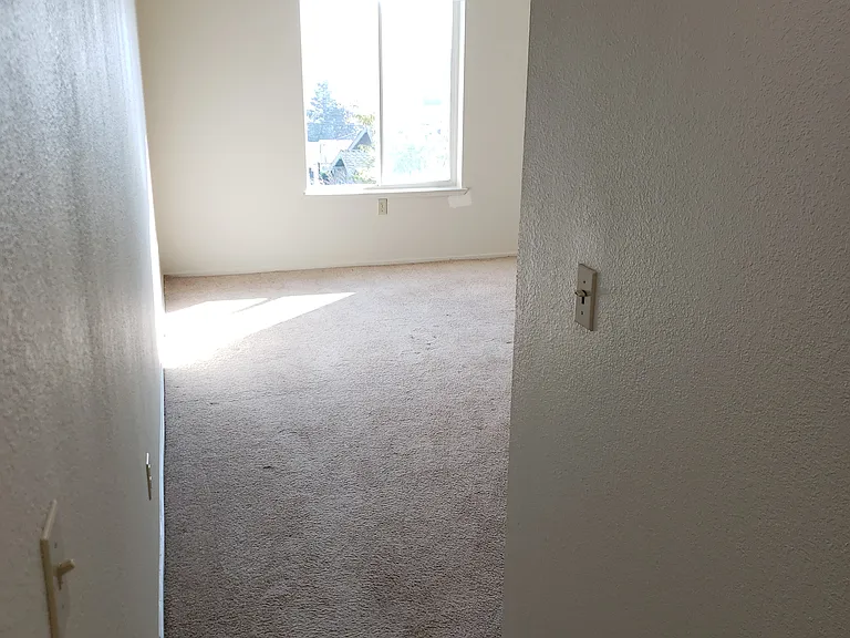 Sunset Vista Apartments — Photo 53