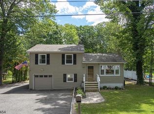 427 Shepperd Ln, Highland Lakes, NJ 07422