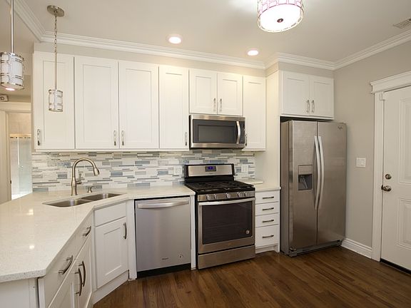 5th image of 625 Harlem Ave #4