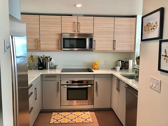 3rd image of 555 4th St Unit 606