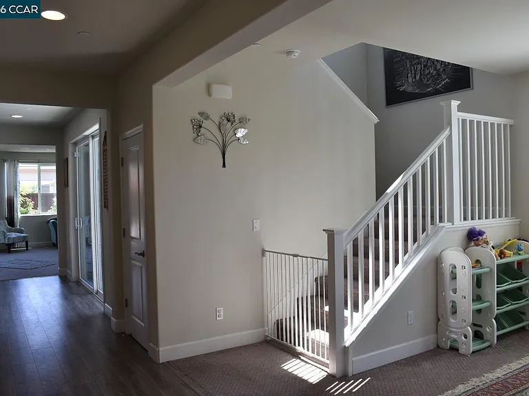 582 Mandevilla Dr — Photo 5