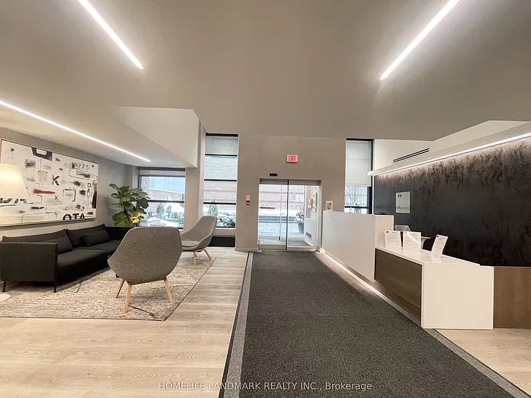 225 Davenport Rd #202 — Photo 2