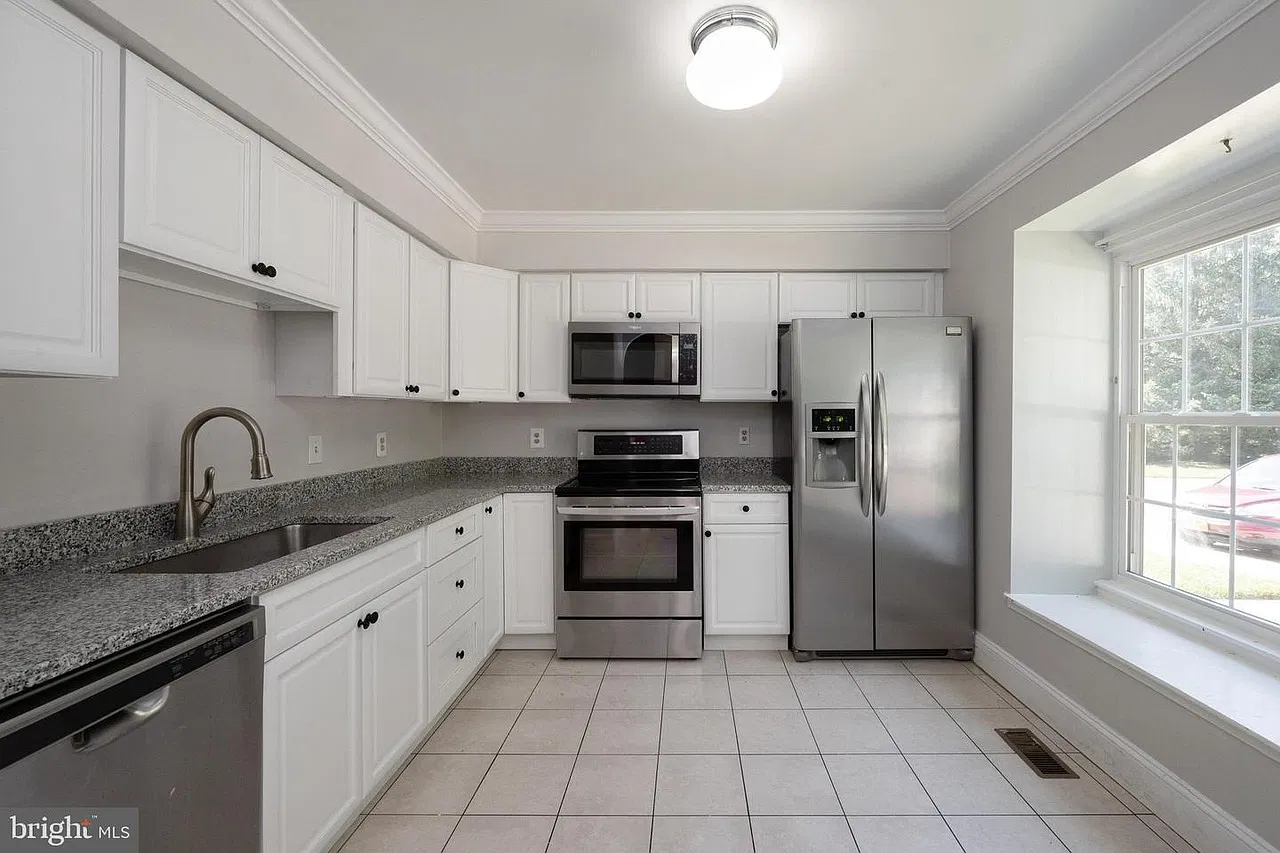 4 bed, 2016 sqft, $3,200 — Photo 1