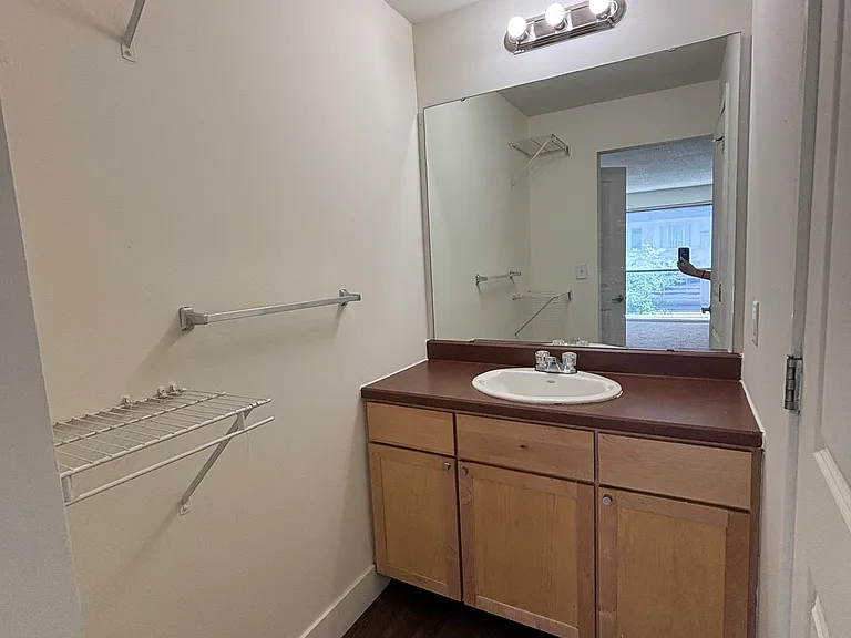 Downtowner Apartments — Photo 7