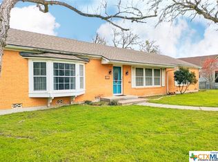 208 W Clayton St, Cuero, TX 77954