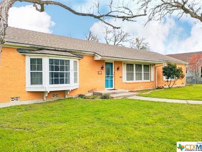 208 W Clayton St, Cuero, TX, 77954