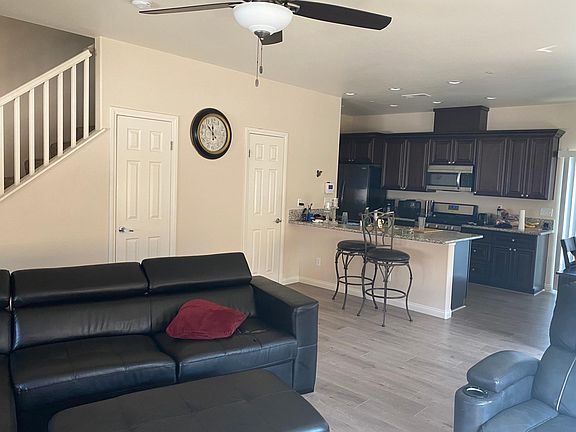 5th image of 946 11th St