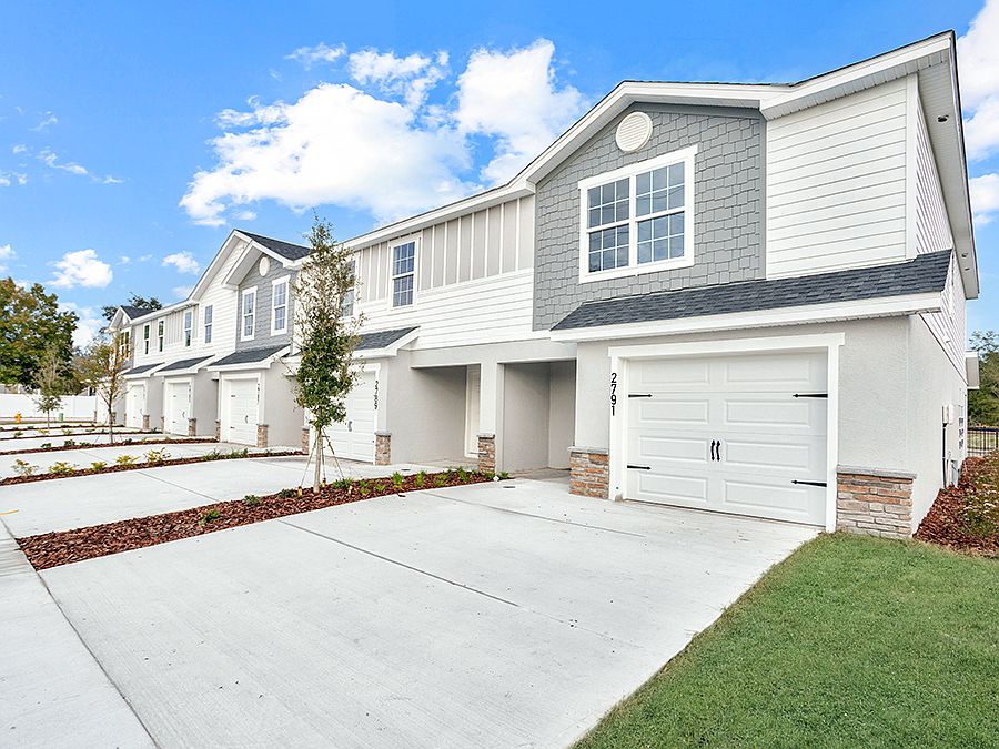 Brand-new end-unit townhome for sale in Terrace at Walden Lake in Plant City, FL!
