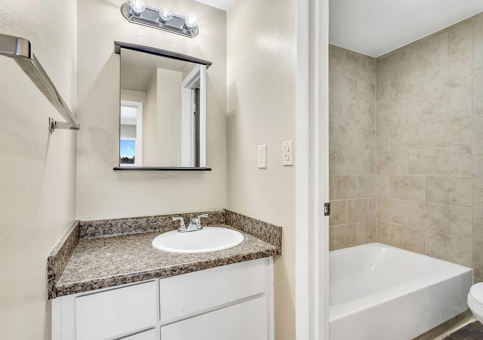 1405ra — Photo 4