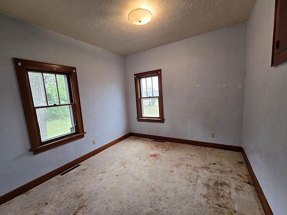 2nd image of 109 E 5th St