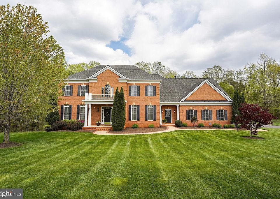 1st image of 73 Stefaniga Farms Dr