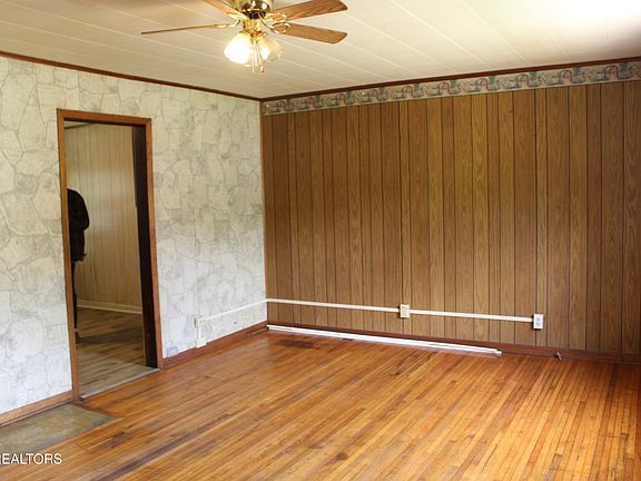 4th image of 903 Morris St