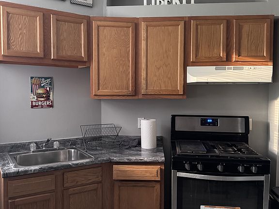 5th image of 2705 N Howard St #201