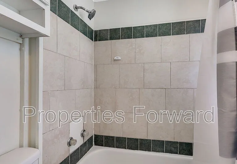673 E Sycamore St — Photo 19