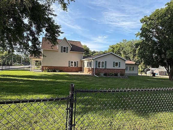 2nd image of 303 N 8th St