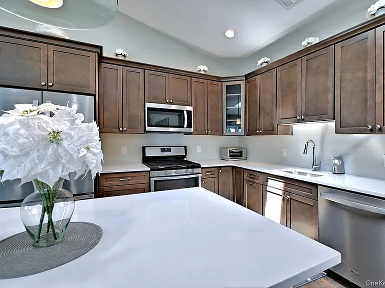 44 Fox Hill Dr — Photo 9