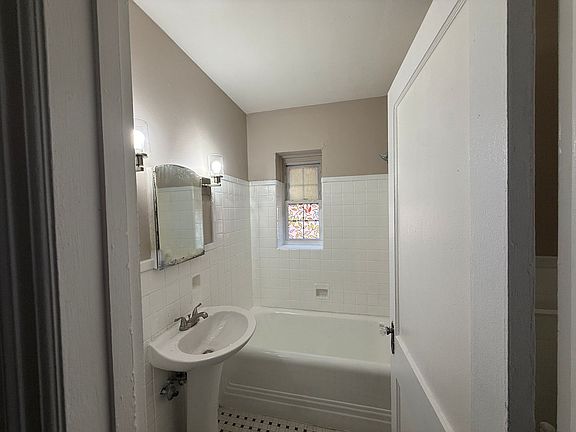 3rd image of 1509 Jackson St Unit D