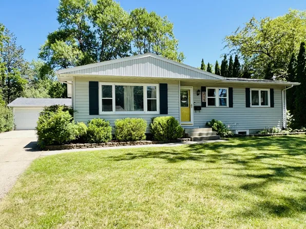 215 Lincoln Ln S, Brookings, SD 57006